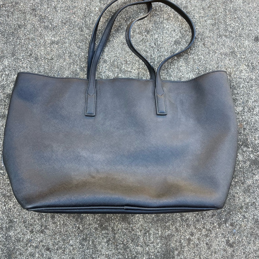 Marc Jacobs Saffiano Black Nylon Shoulder Bag with Gold Logo - Picture 7 of 12